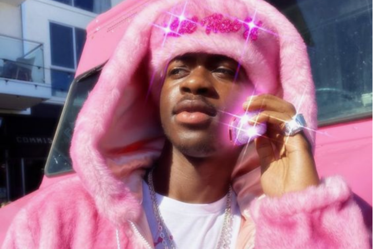 HOW TO TAKE THE PERFECT SELFIE